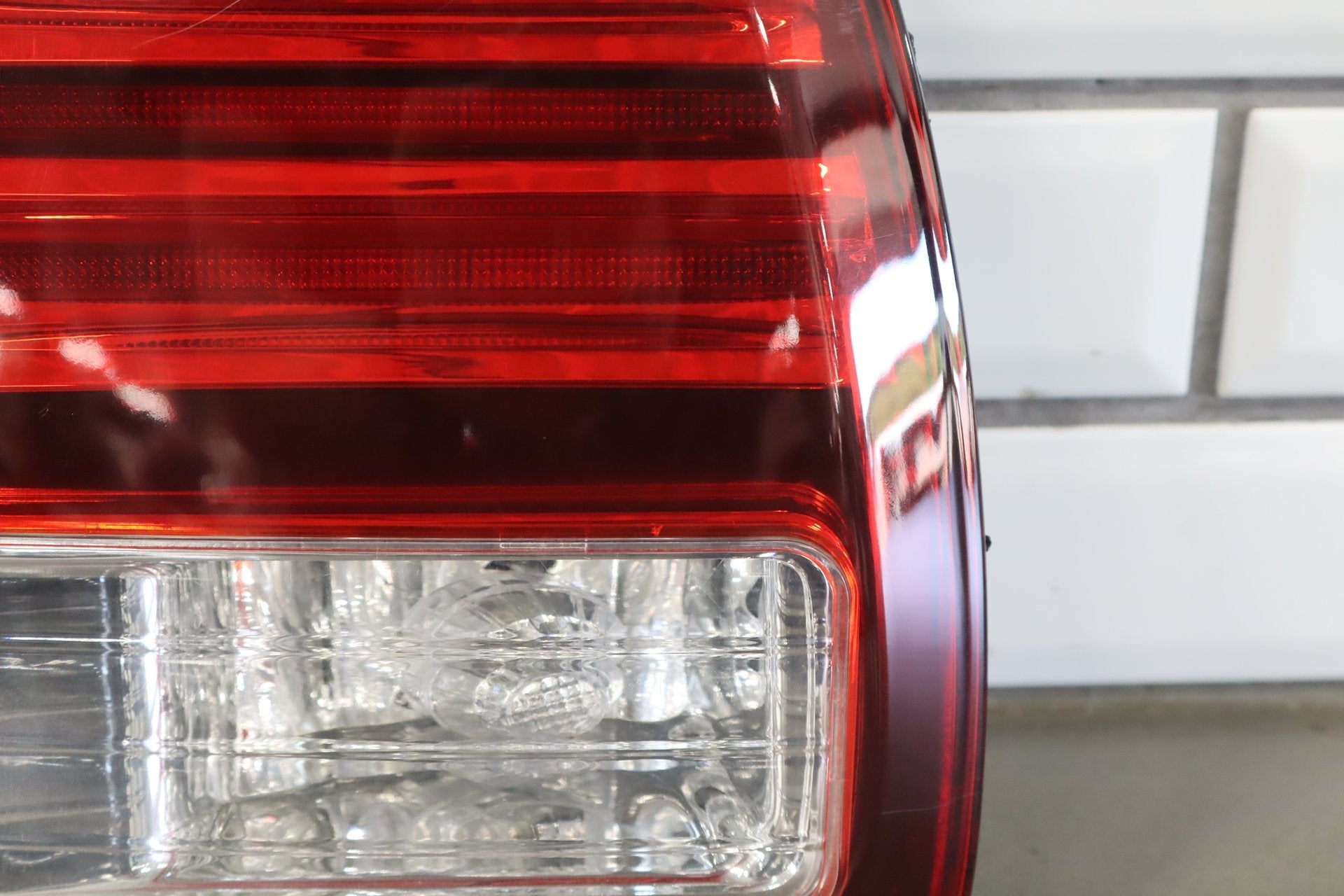 1998-2002 Lexus LX470 Driver Inner Left Tail Light 8159060070