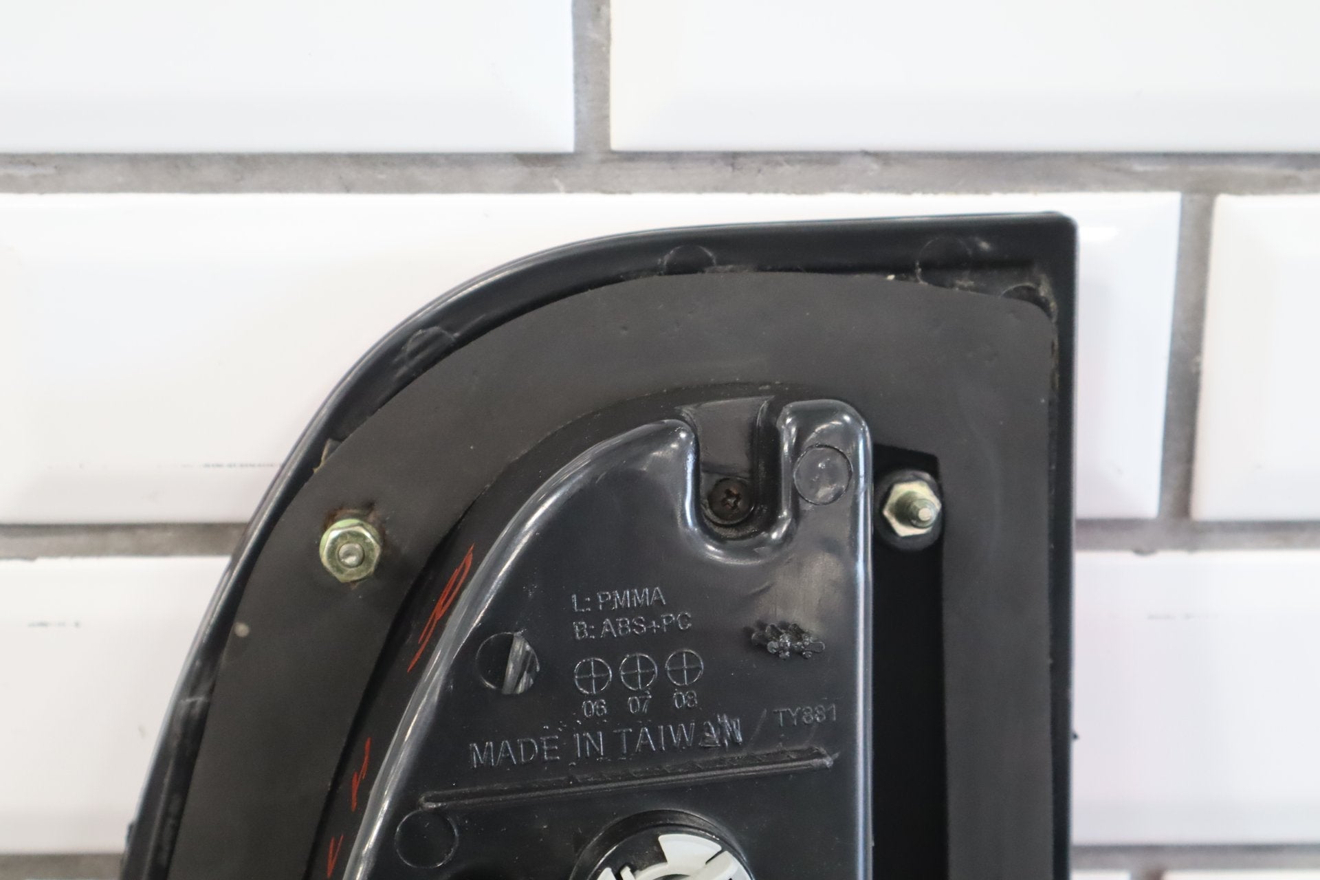 1998-2002 Lexus LX470 Driver Inner Left Tail Light 8159060070