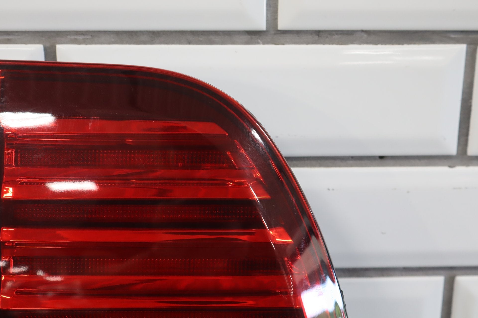 1998-2002 Lexus LX470 Driver Inner Left Tail Light 8159060070