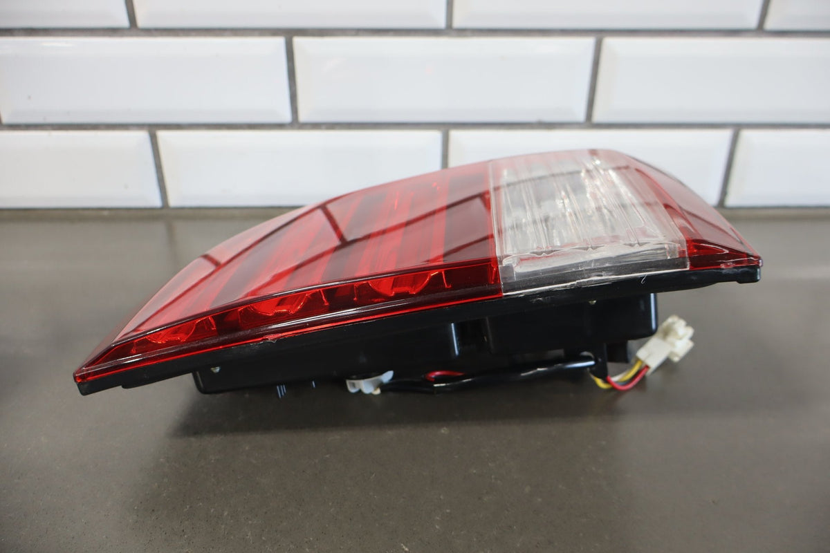 1998-2002 Lexus LX470 Driver Inner Left Tail Light 8159060070