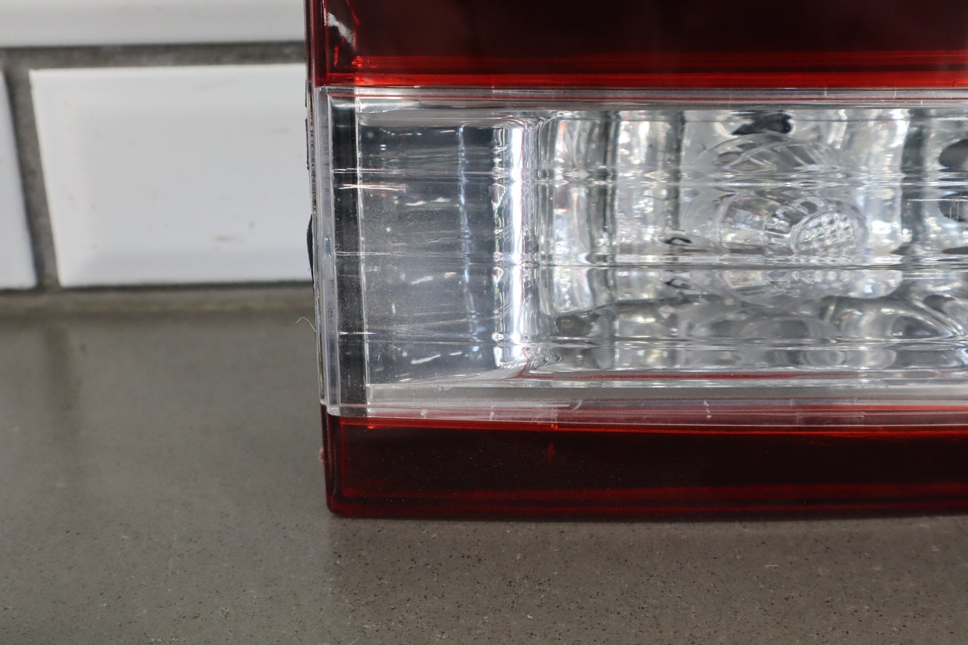 1998-2002 Lexus LX470 Driver Inner Left Tail Light 8159060070
