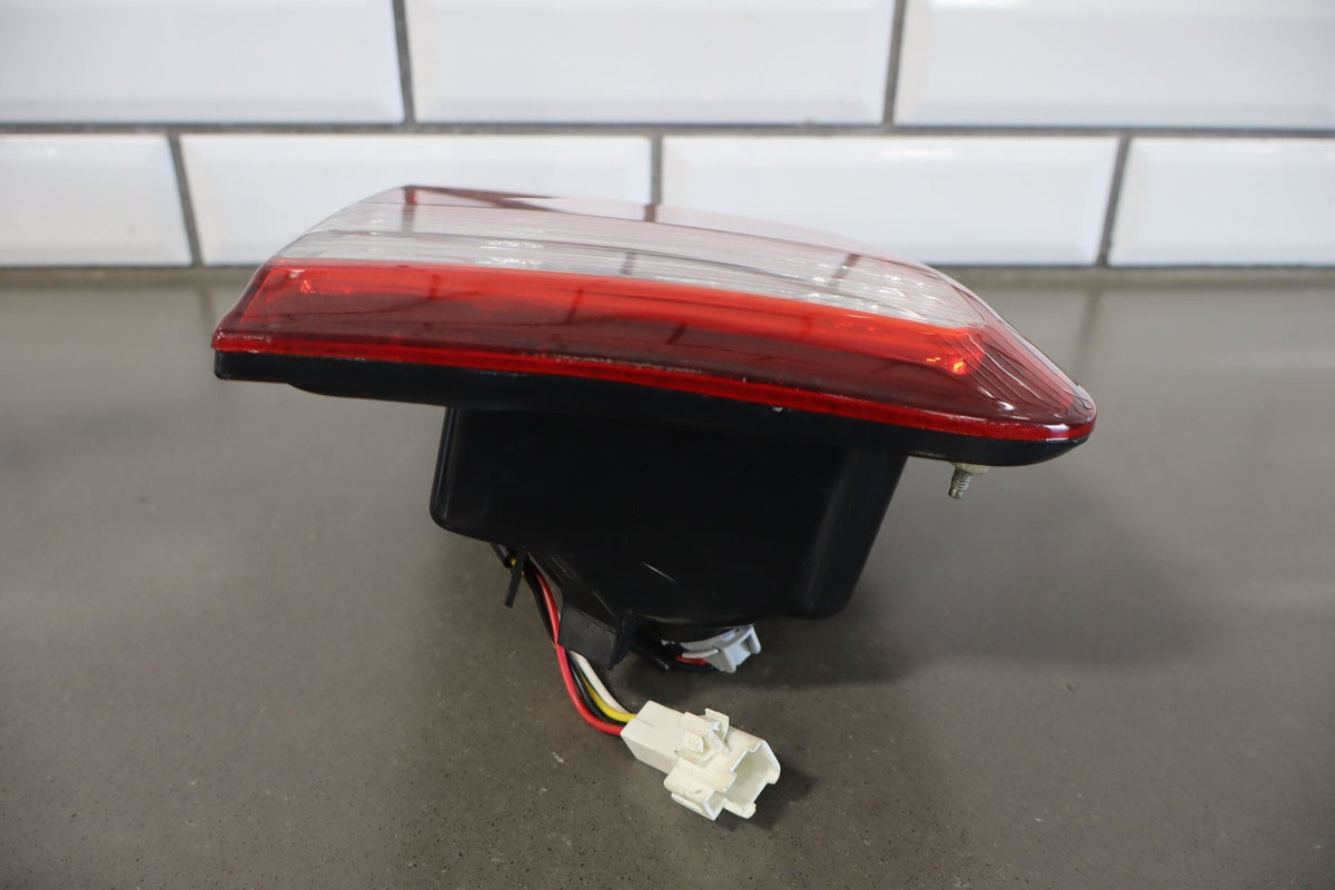 1998-2002 Lexus LX470 Driver Inner Left Tail Light 8159060070