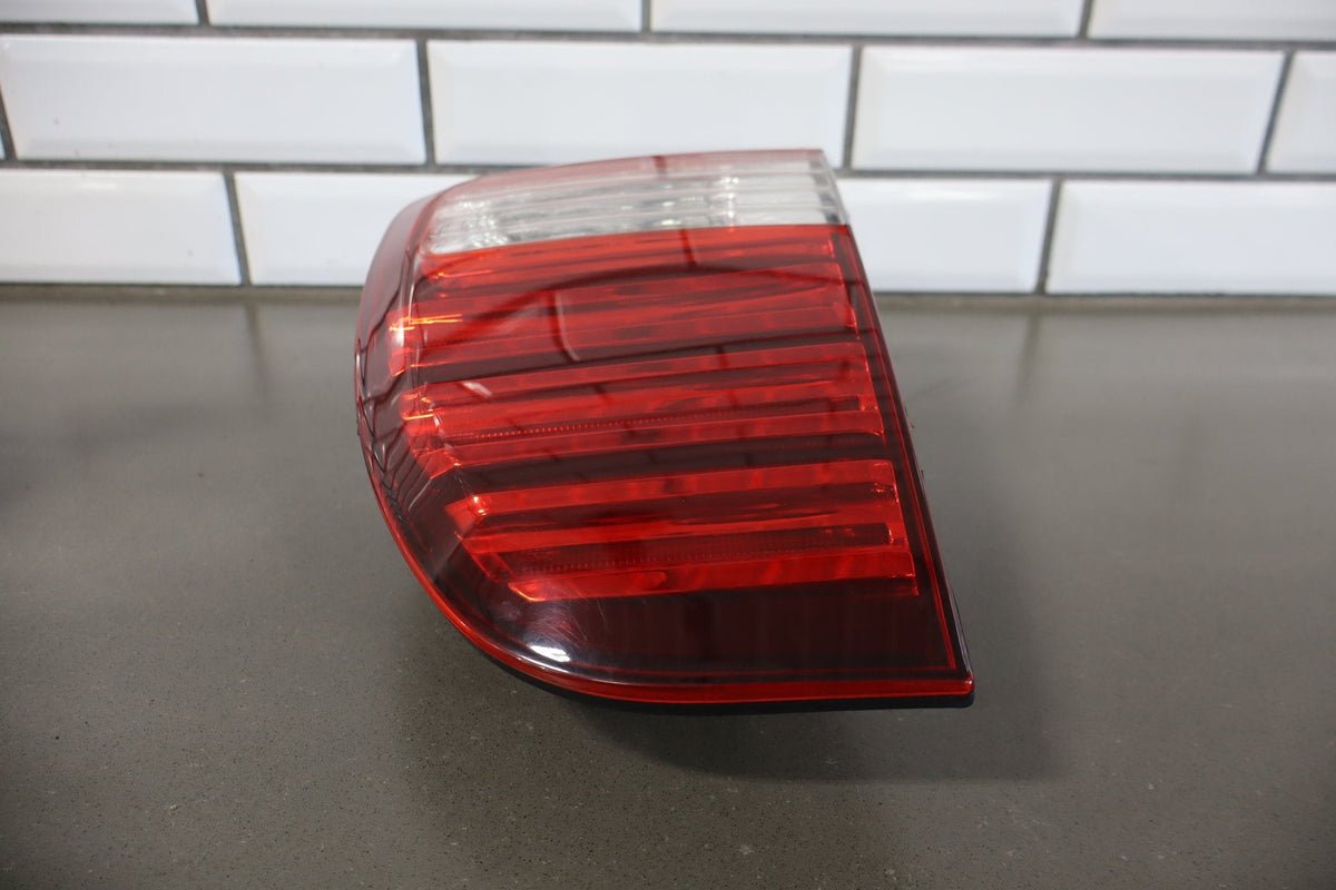 1998-2002 Lexus LX470 Driver Inner Left Tail Light 8159060070
