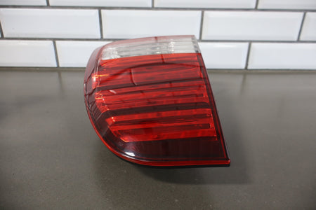 1998-2002 Lexus LX470 Driver Inner Left Tail Light 8159060070