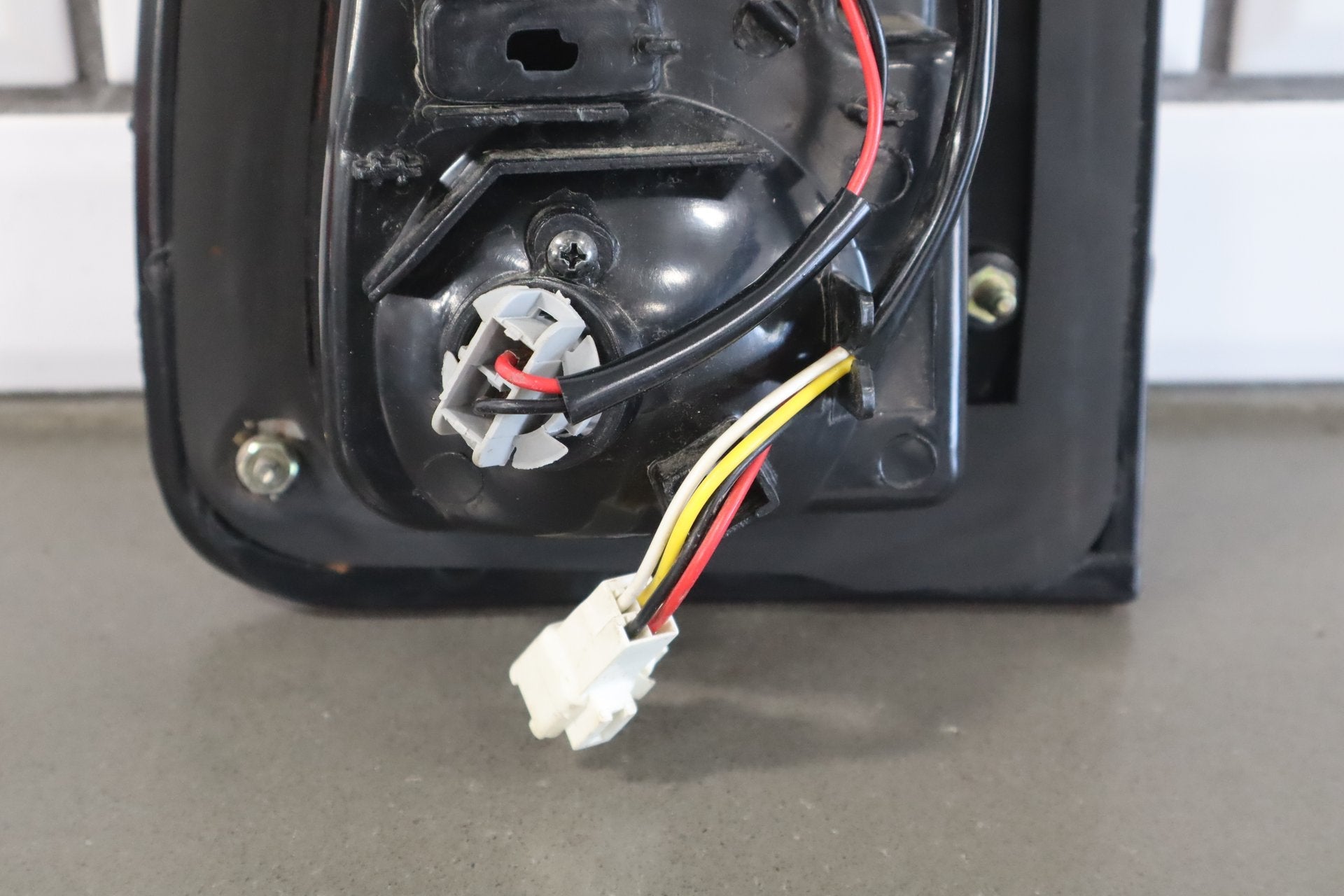 1998-2002 Lexus LX470 Driver Inner Left Tail Light 8159060070
