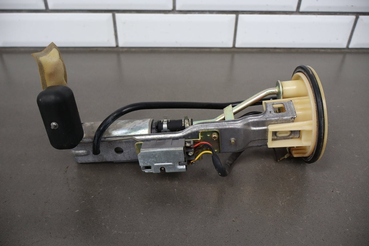 1998-2002 Lexus LX470 Fuel Pump 2322166040