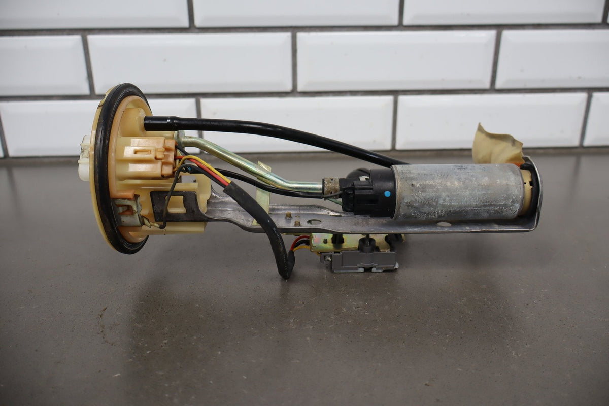 1998-2002 Lexus LX470 Fuel Pump 2322166040