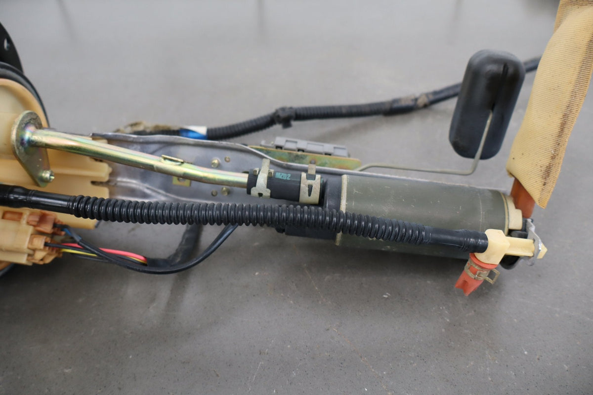 1998-2002 Lexus LX470 Fuel Pump 2322166040