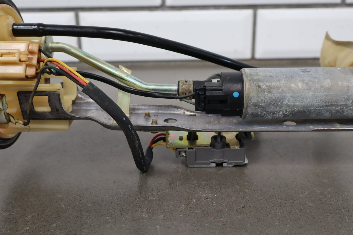 1998-2002 Lexus LX470 Fuel Pump 2322166040