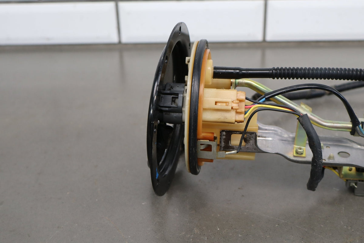 1998-2002 Lexus LX470 Fuel Pump 2322166040