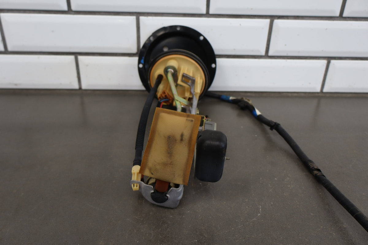 1998-2002 Lexus LX470 Fuel Pump 2322166040