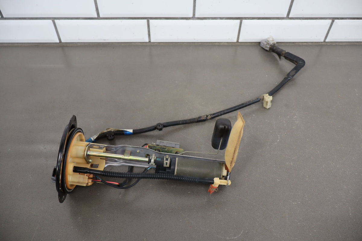 1998-2002 Lexus LX470 Fuel Pump 2322166040