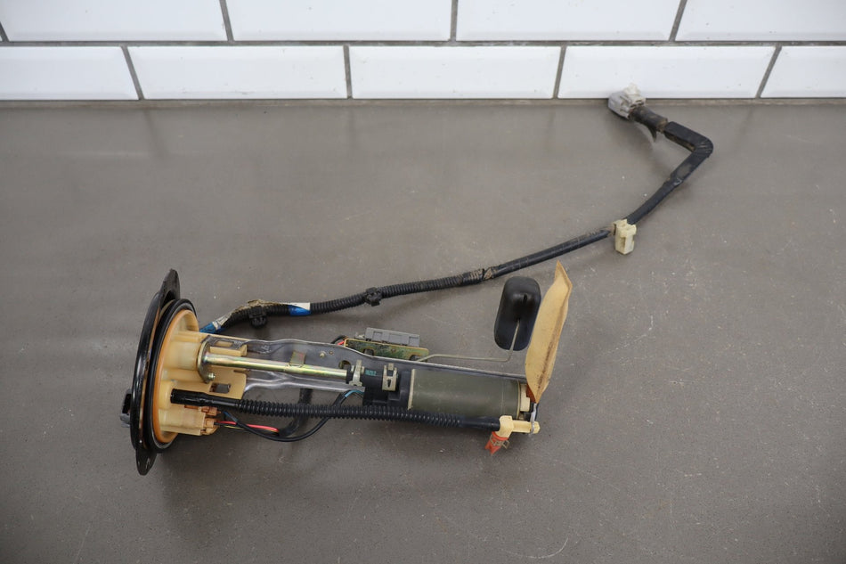 1998-2002 Lexus LX470 Fuel Pump 2322166040