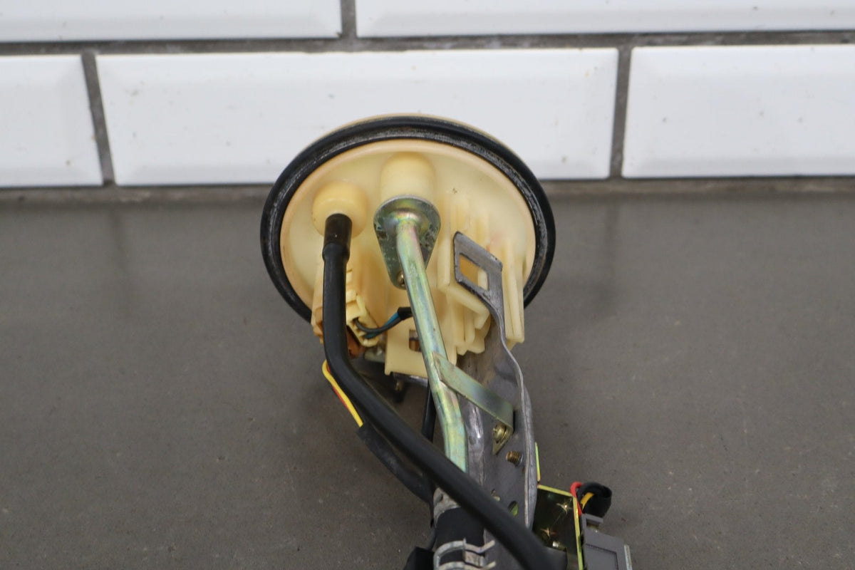 1998-2002 Lexus LX470 Fuel Pump 2322166040