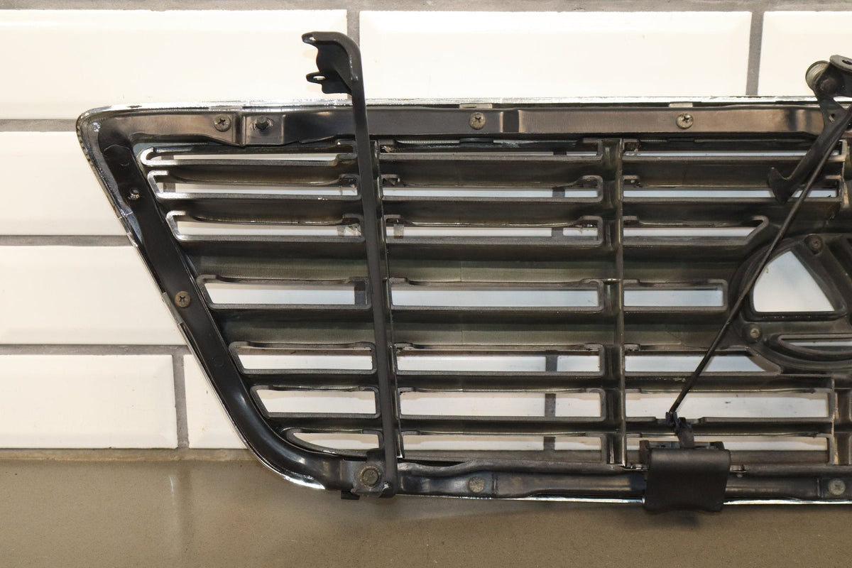 1998-2002 Lexus LX470 Grille 5310160210 OEM