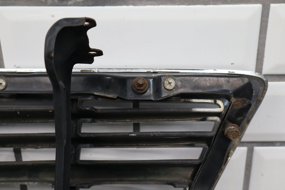 1998-2002 Lexus LX470 Grille 5310160210 OEM