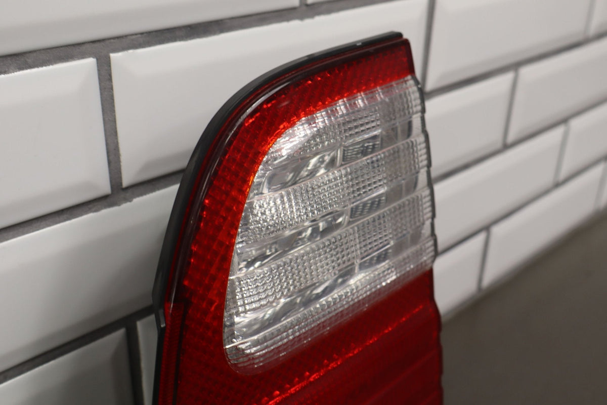 1998-2002 Lexus LX470 Inner Right Tail Light 8158060040