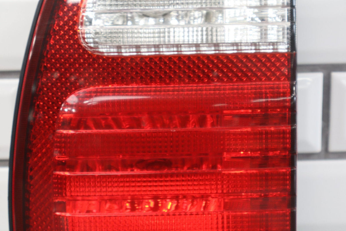 1998-2002 Lexus LX470 Inner Right Tail Light 8158060040