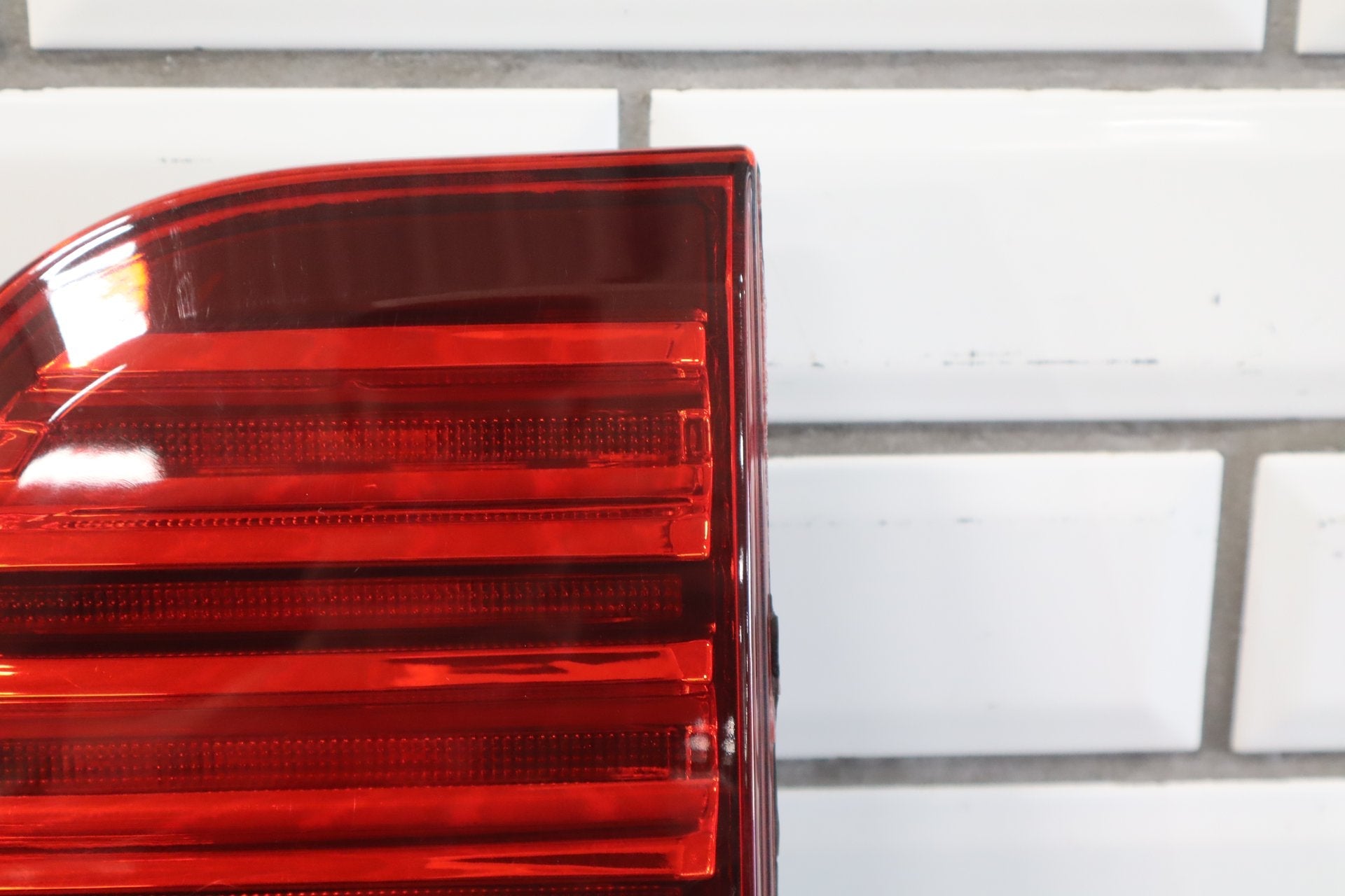 1998-2002 Lexus LX470 Inner Right Tail Light 8158060040