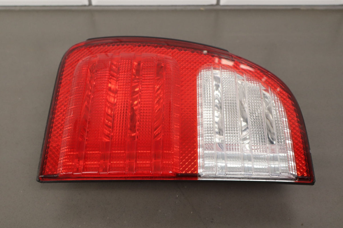 1998-2002 Lexus LX470 Inner Right Tail Light 8158060040
