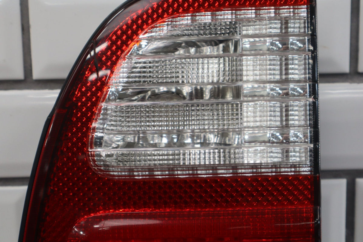 1998-2002 Lexus LX470 Inner Right Tail Light 8158060040