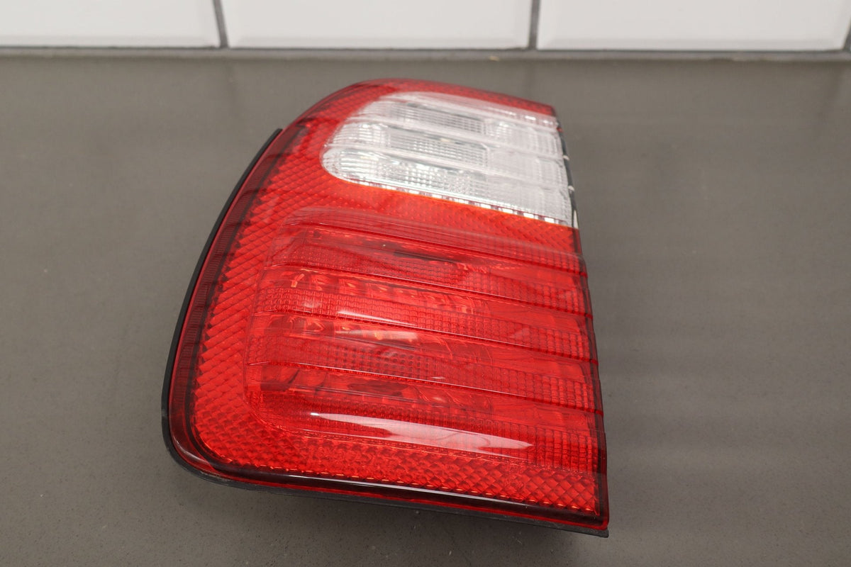 1998-2002 Lexus LX470 Inner Right Tail Light 8158060040