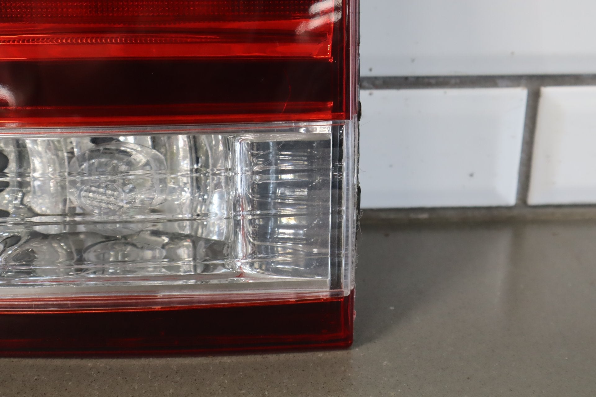 1998-2002 Lexus LX470 Inner Right Tail Light 8158060040