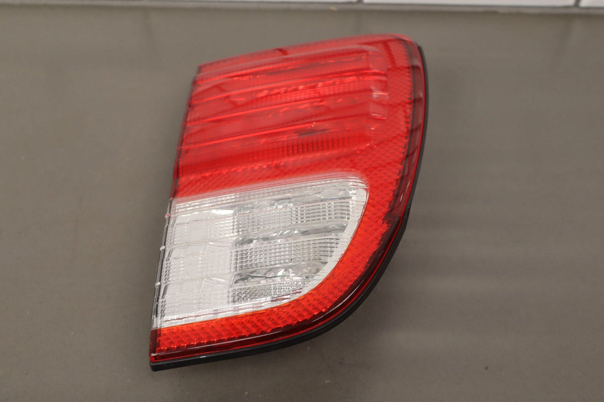 1998-2002 Lexus LX470 Inner Right Tail Light 8158060040