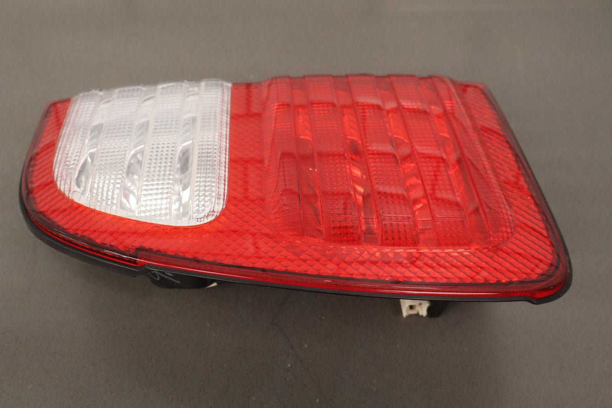 1998-2002 Lexus LX470 Inner Right Tail Light 8158060040