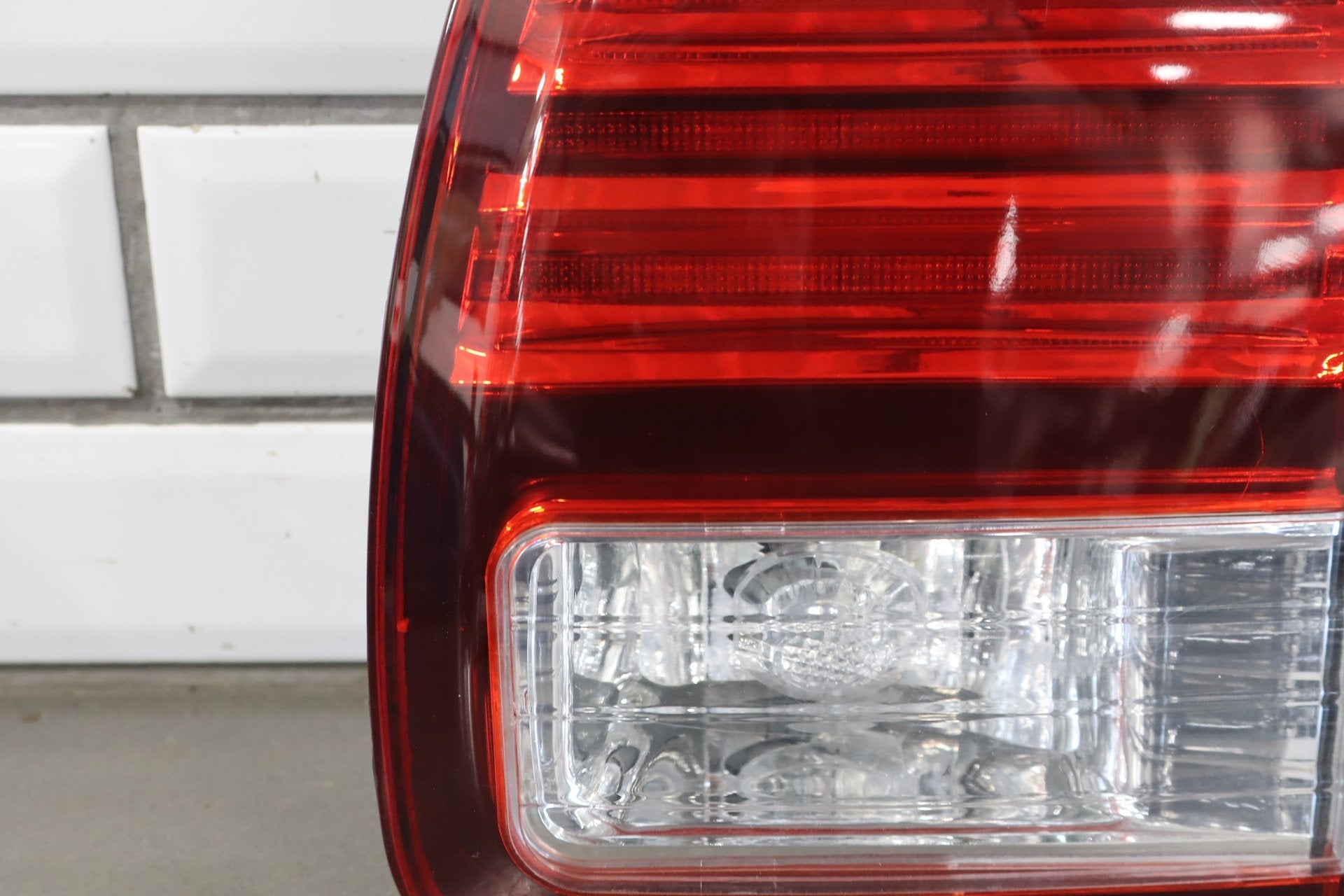 1998-2002 Lexus LX470 Inner Right Tail Light 8158060040