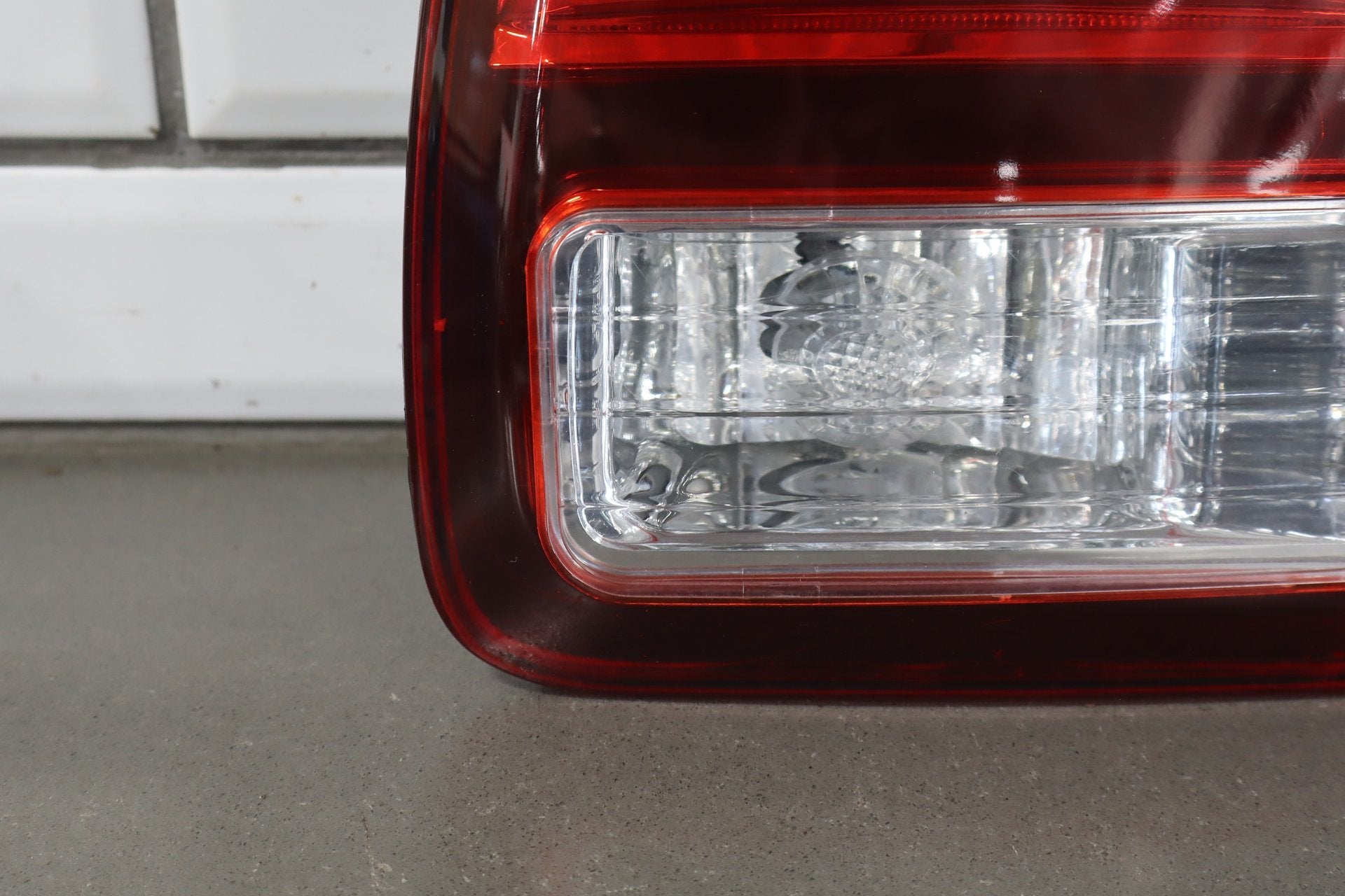 1998-2002 Lexus LX470 Inner Right Tail Light 8158060040