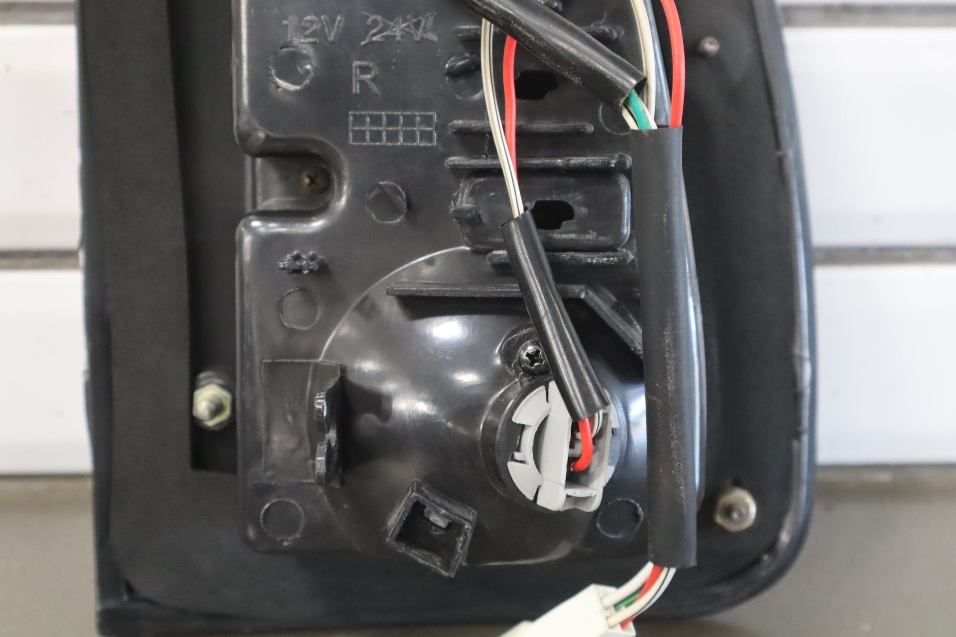 1998-2002 Lexus LX470 Inner Right Tail Light 8158060040