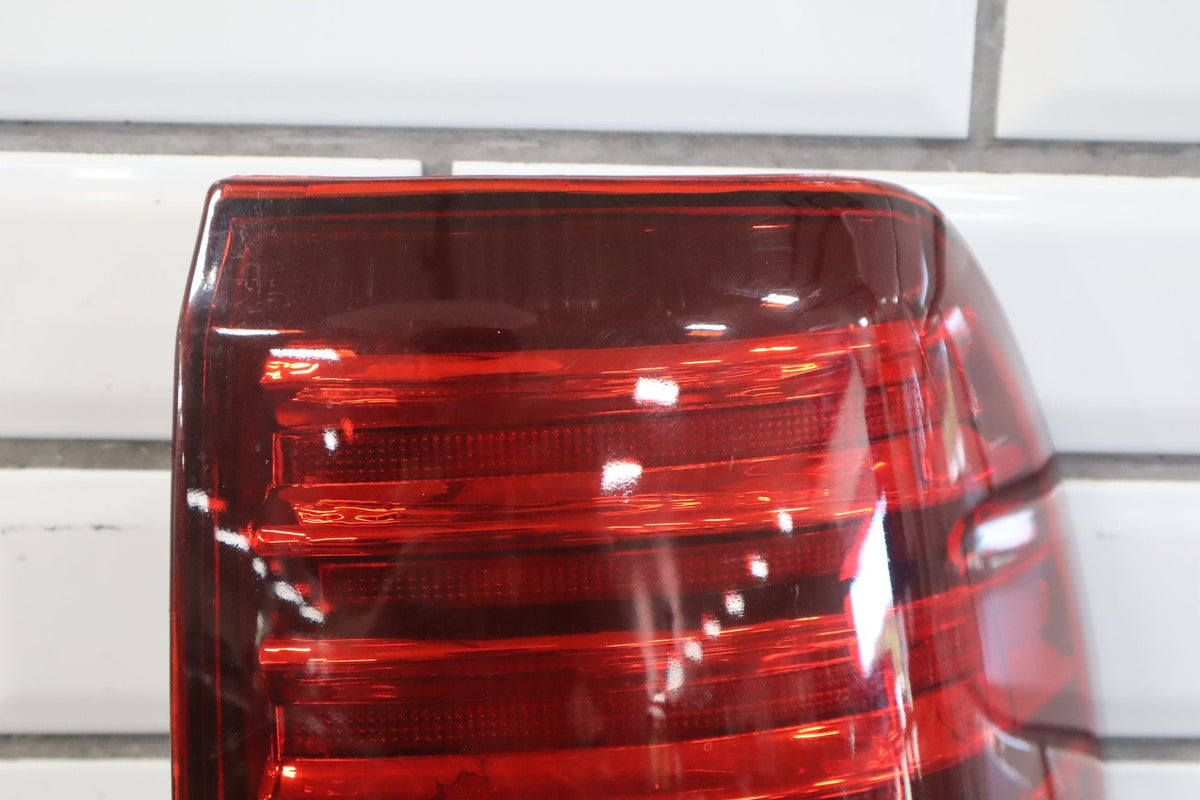 1998-2002 Lexus LX470 Outer Passenger Right Tail Light 8155060590