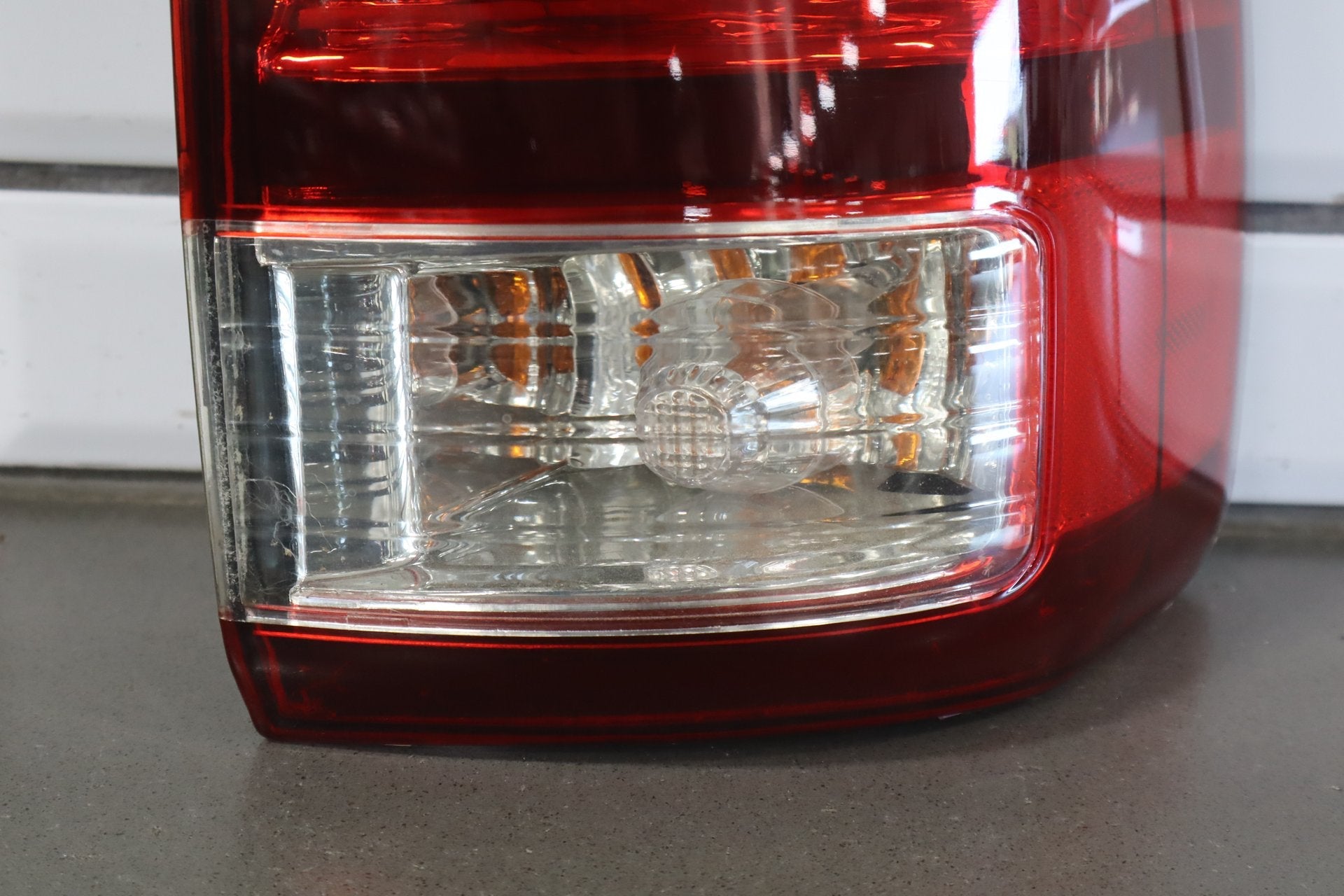1998-2002 Lexus LX470 Outer Passenger Right Tail Light 8155060590
