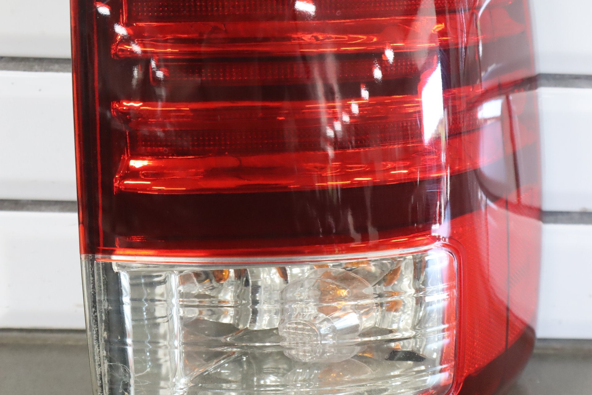 1998-2002 Lexus LX470 Outer Passenger Right Tail Light 8155060590