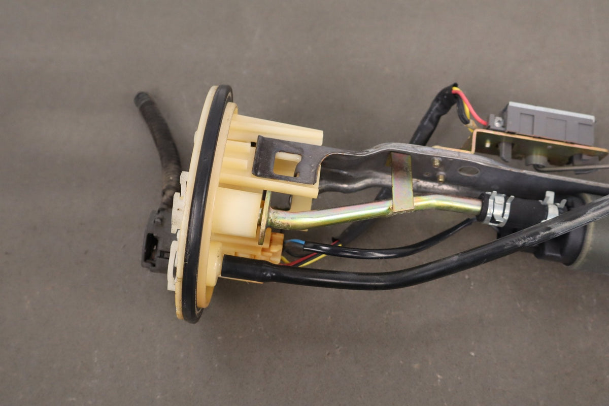 1998-2002 Toyota Land Cruiser Fuel Pump 2322166040