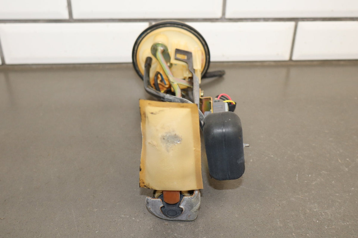 1998-2002 Toyota Land Cruiser Fuel Pump 2322166040