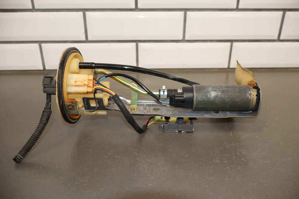 1998-2002 Toyota Land Cruiser Fuel Pump 2322166040