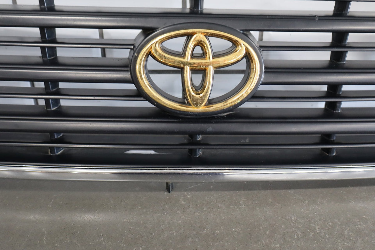 1998-2002 Toyota Land Cruiser Grille 5311160340 OEM