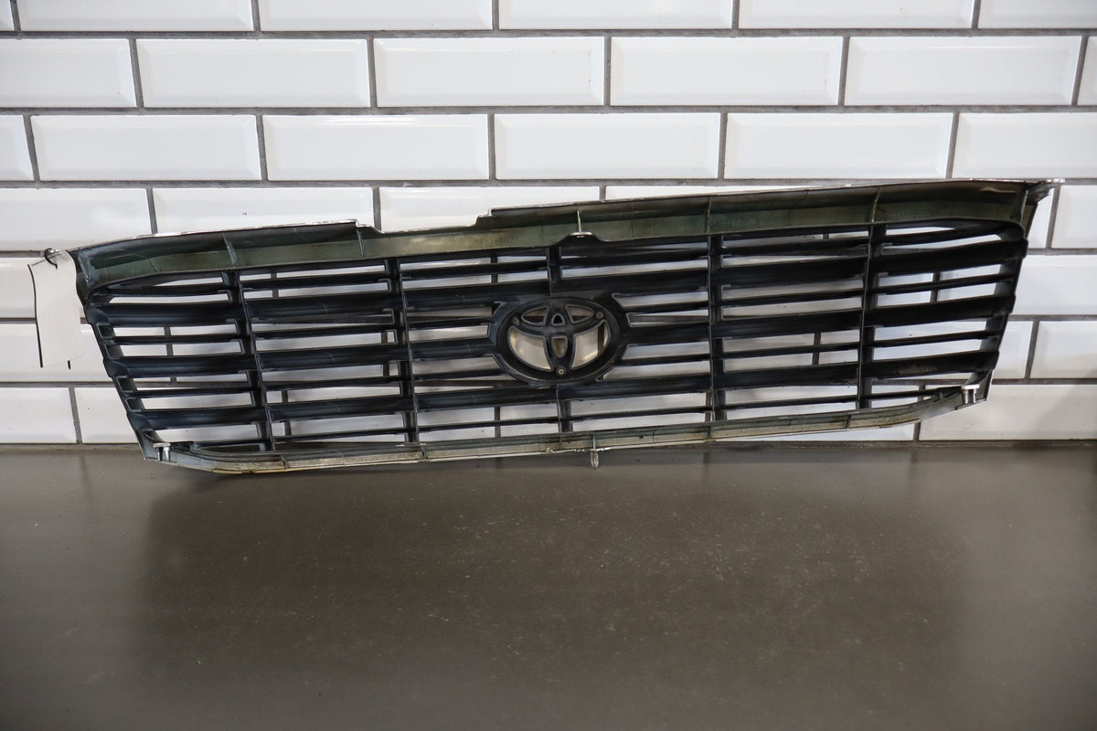 1998-2002 Toyota Land Cruiser Grille 5311160340 OEM