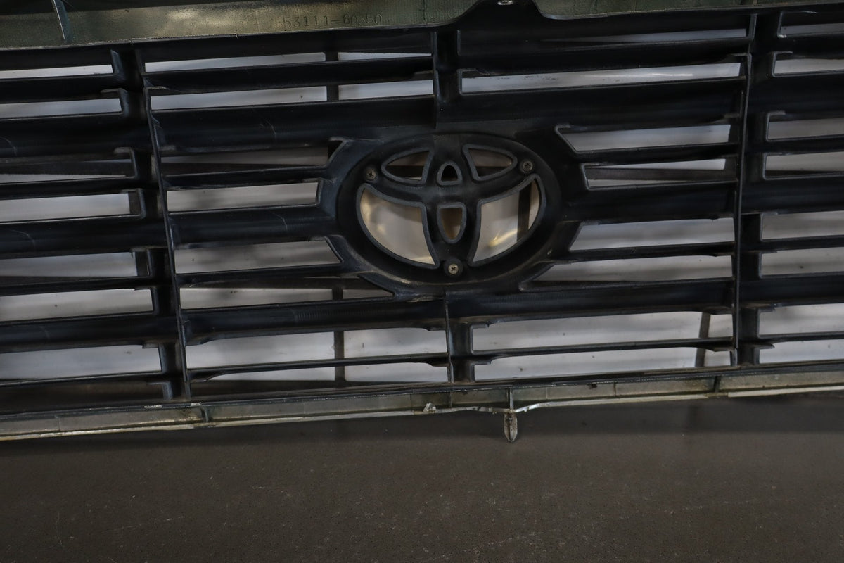 1998-2002 Toyota Land Cruiser Grille 5311160340 OEM