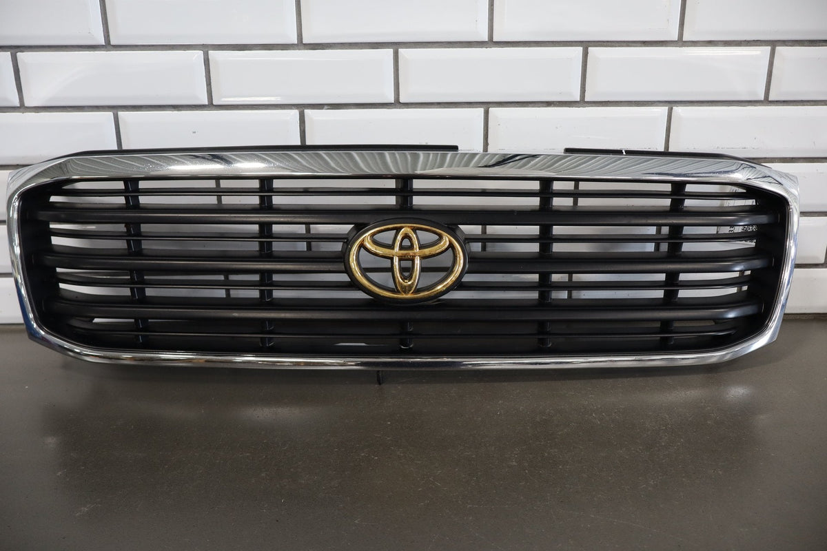 1998-2002 Toyota Land Cruiser Grille 5311160340 OEM