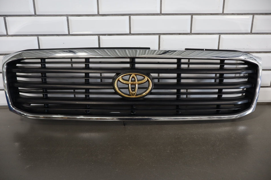 1998-2002 Toyota Land Cruiser Grille 5311160340 OEM