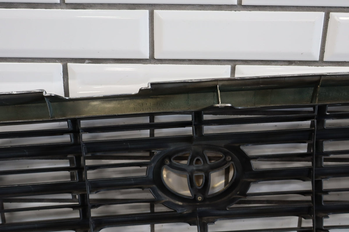1998-2002 Toyota Land Cruiser Grille 5311160340 OEM