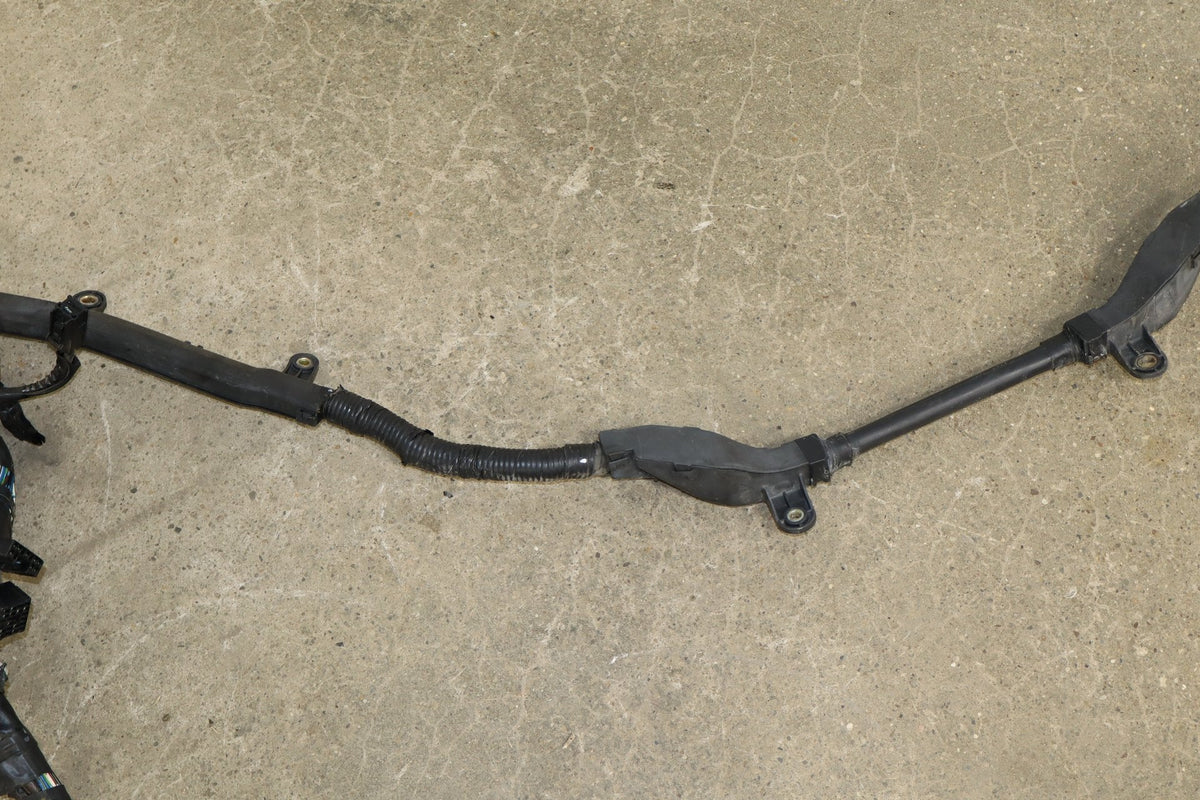 1998-2002 Toyota Land Cruiser Lexus LX470 4.7L 2UZ-FE Engine Fuse Box