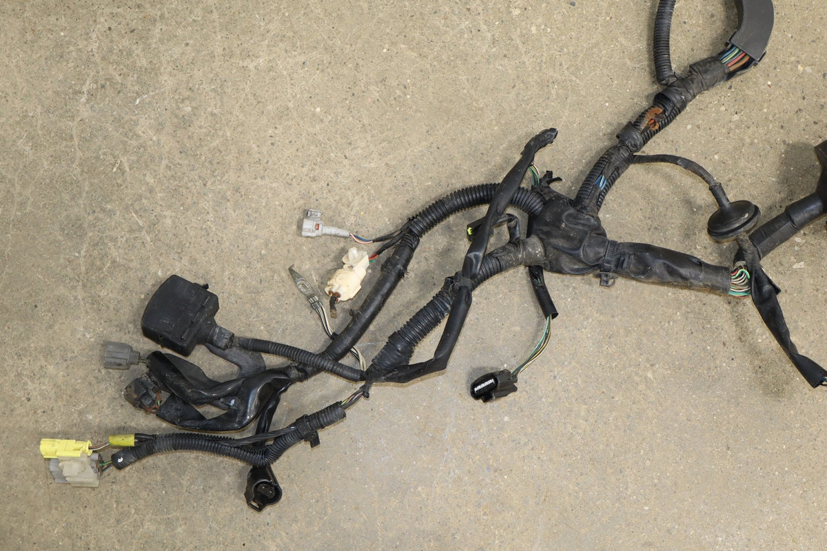 1998-2002 Toyota Land Cruiser Lexus LX470 4.7L 2UZ-FE Engine Fuse Box