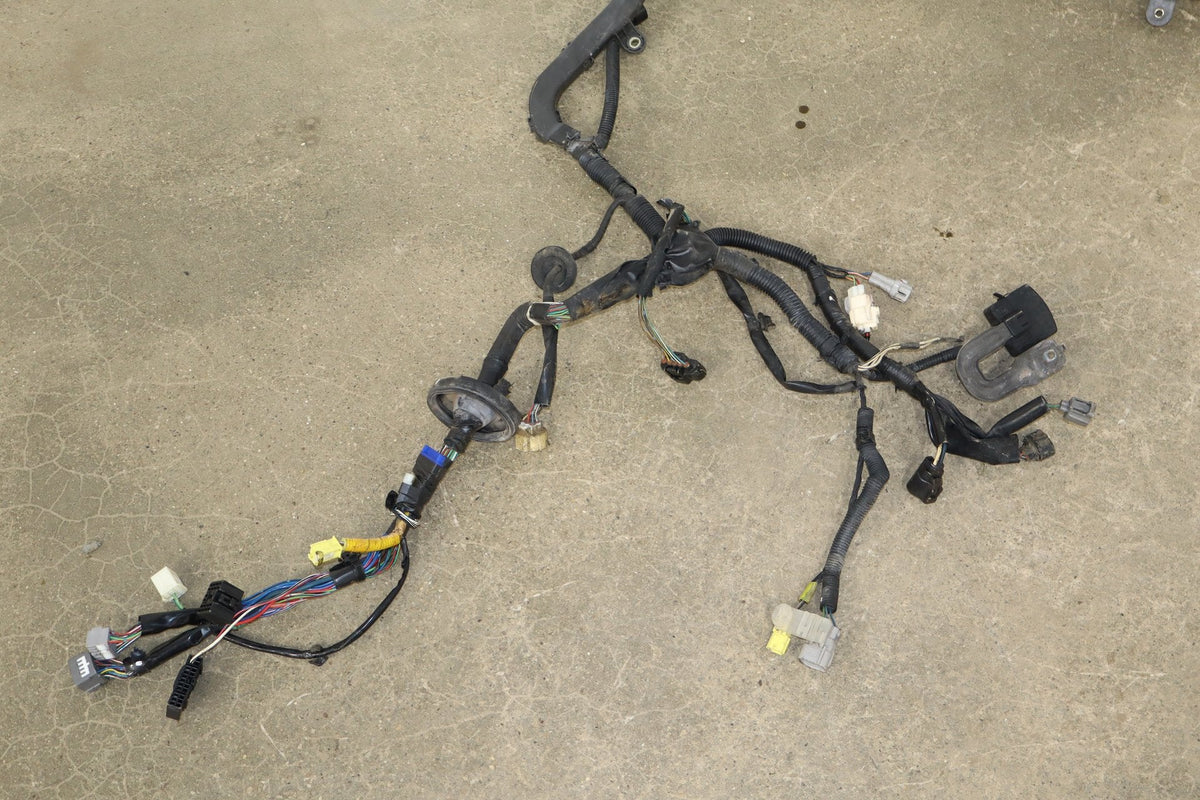 1998-2002 Toyota Land Cruiser Lexus LX470 4.7L 2UZ-FE Engine Fuse Box