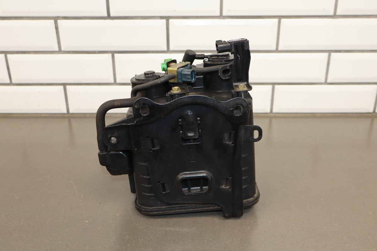 1998-2002 Toyota Land Cruiser Lexus LX470 Evaporator Canister 7774060390