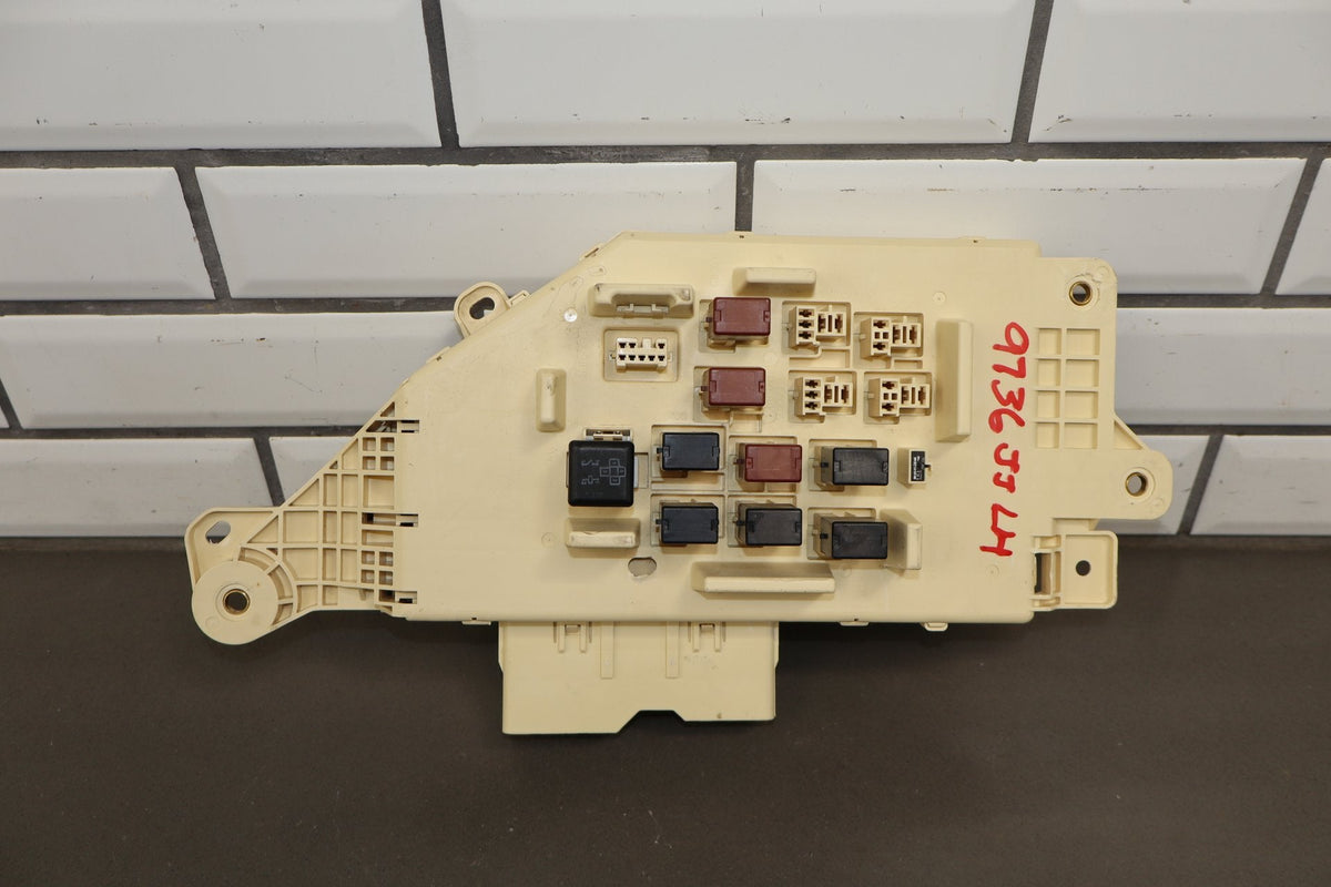 1998-2002 Toyota Land Cruiser Lexus LX470 (J100) Driver Left Cabin Fuse Box