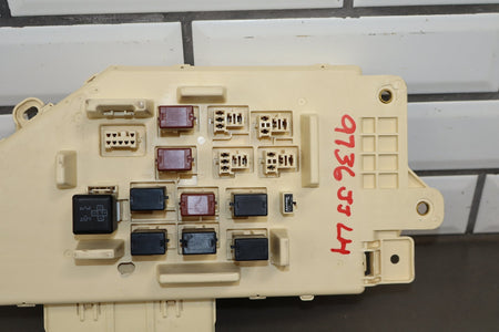 1998-2002 Toyota Land Cruiser Lexus LX470 (J100) Driver Left Cabin Fuse Box